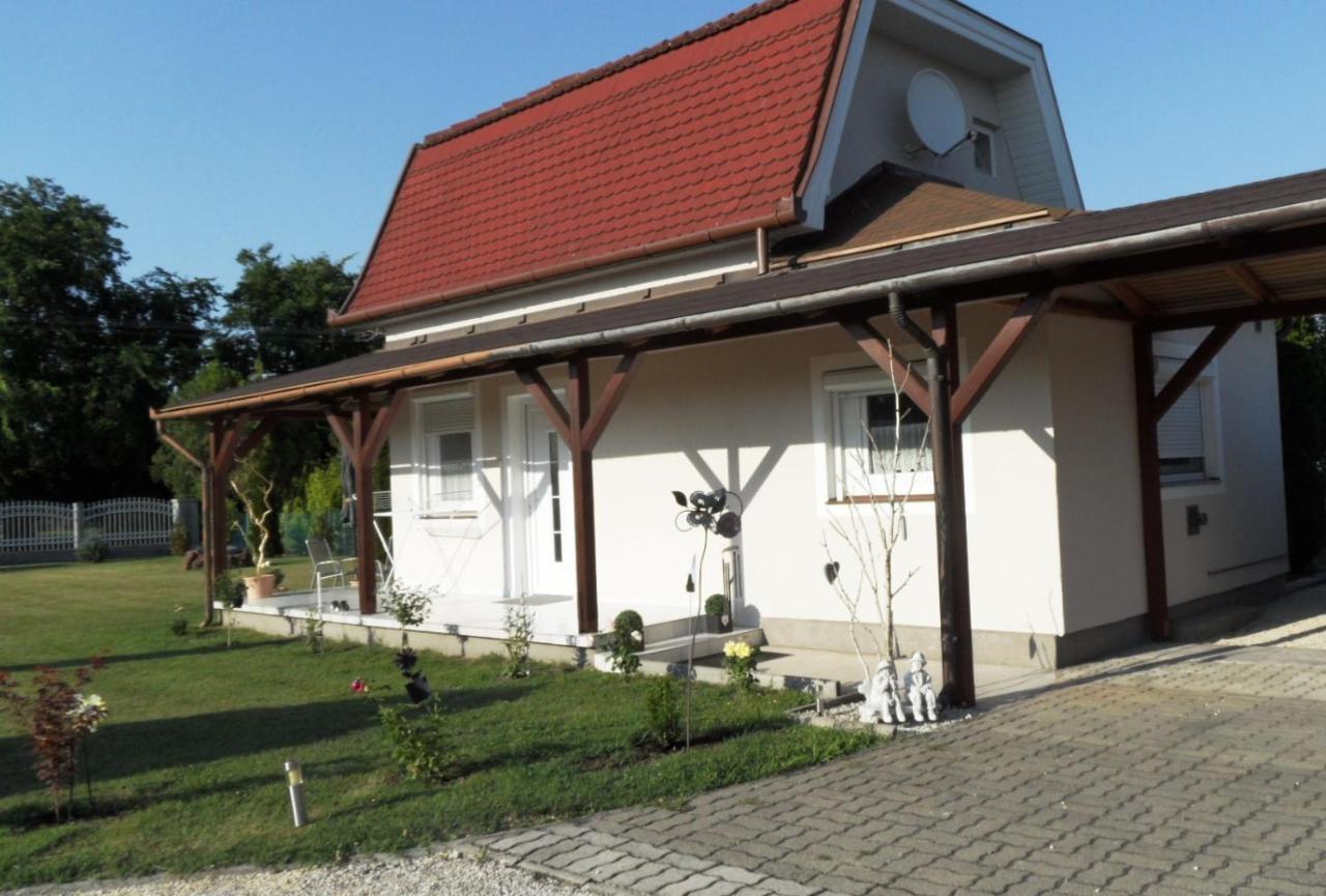 Ferienhaus Am Plattensee Balatonmáriafürdő 外观 照片